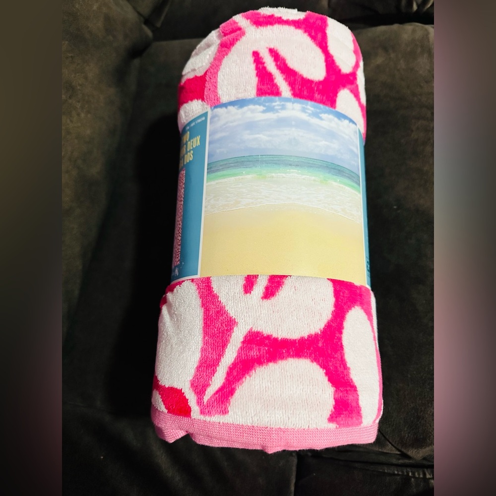 Huge Vibrant Pink and White Beach Medallion Design Towel for Two (6ft X 7ft) - Picture 2 of 9
